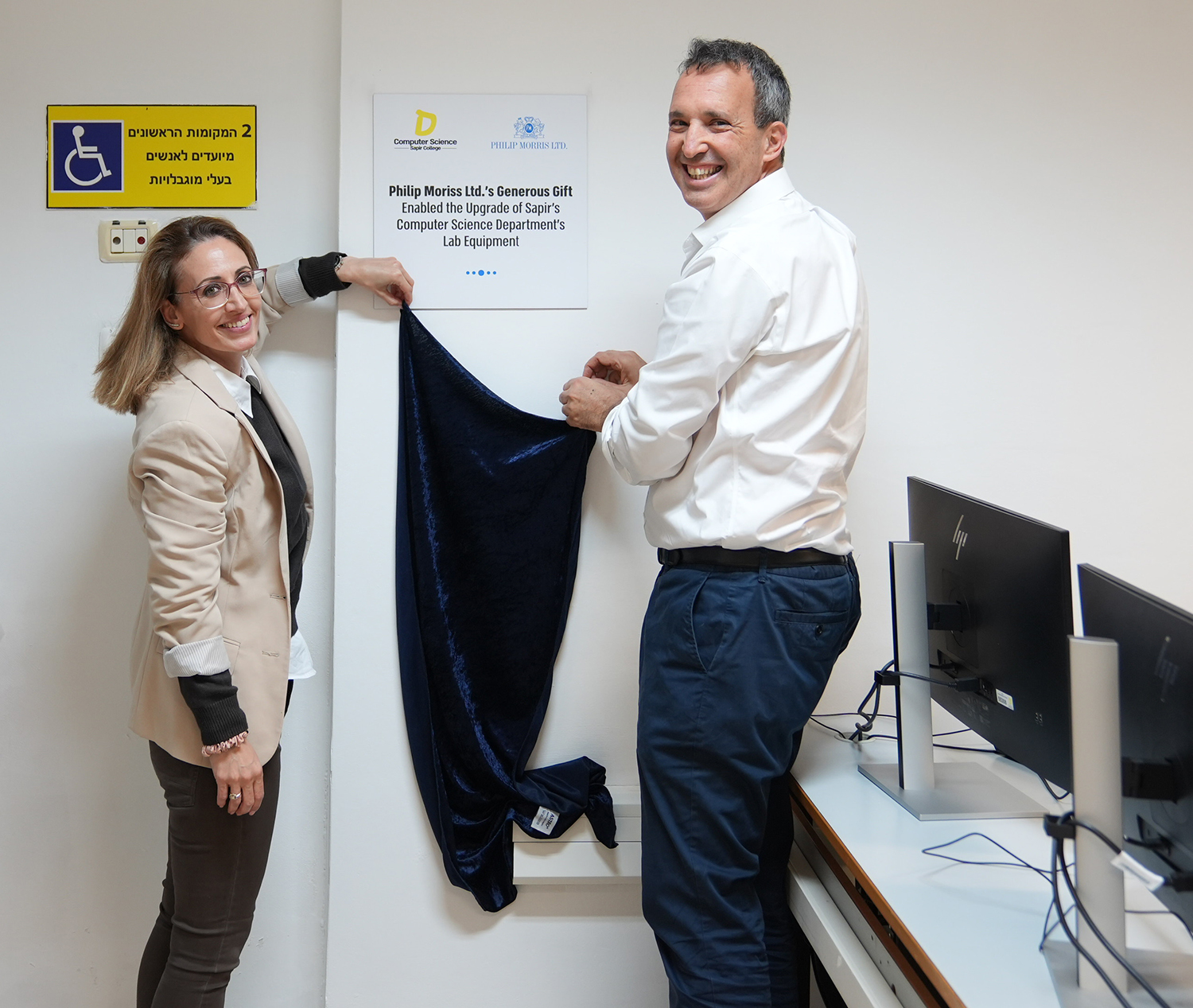 Unveiling Donor Plaque Advanced Computer Lab, Coral Aviram PML with Prof Nir Kedar (Photo Nicole Cramin)