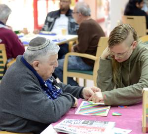 פעילות מבוגרים וקשישים במועדון